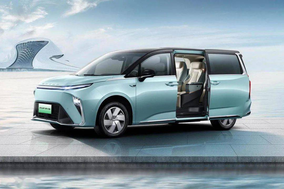 极氪mpv商务车纯电 4e4b56fe217d4e6094f5cb367f735160.jpeg