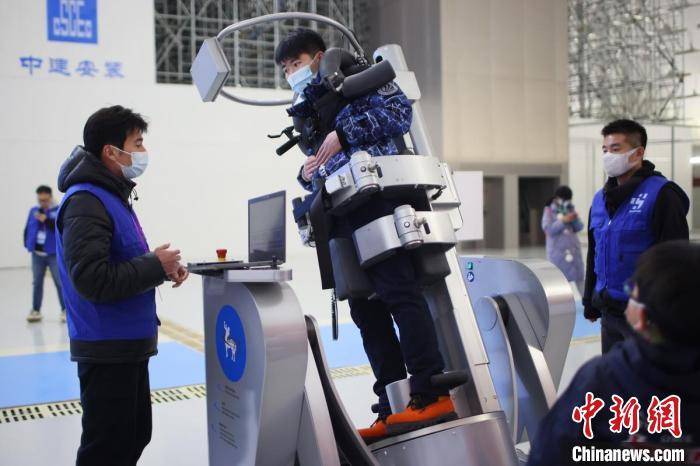 市民|民众走进南京旱雪馆开启冰雪运动之旅