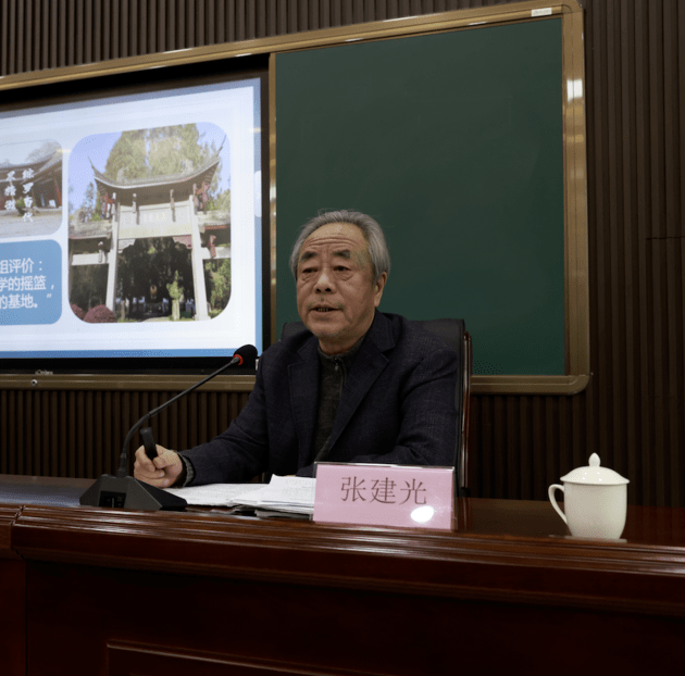 1月11日下午,我省作家张建光走进南平顺昌二中,以"为有源头活水来"