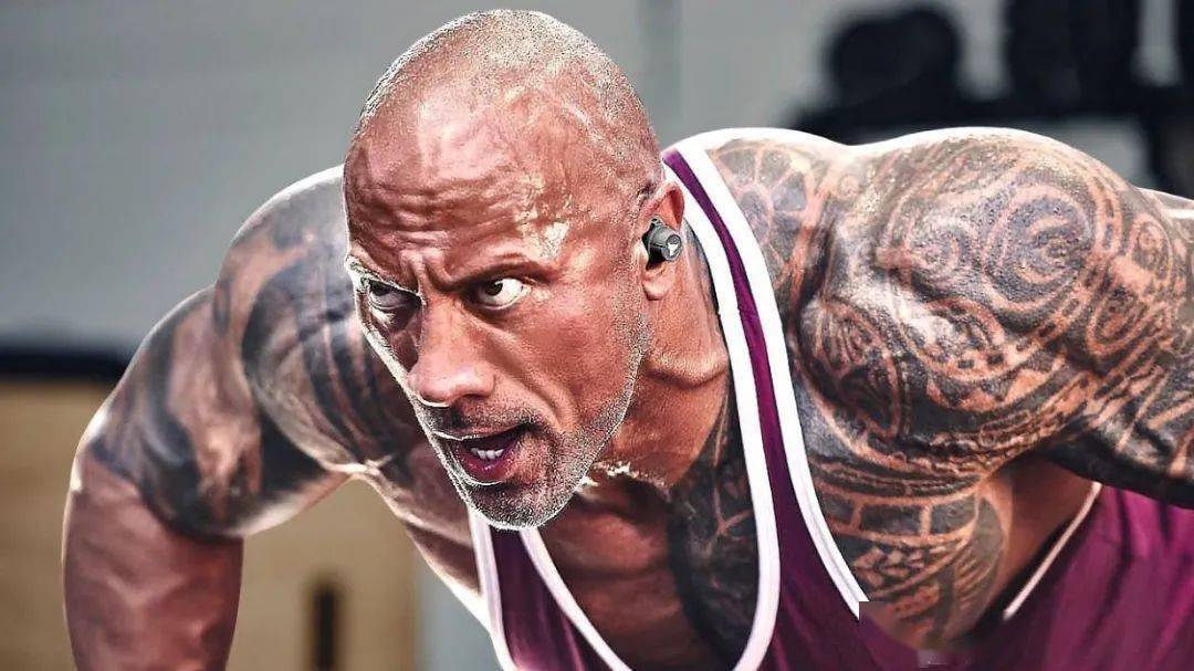 wwe最具电力男人巨石强森加盟dc将饰演黑亚当一角目前正在疯狂训练