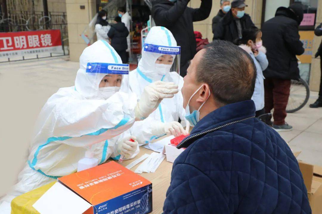 再出征商丘市立医院下社区开展第二轮全员核酸检测