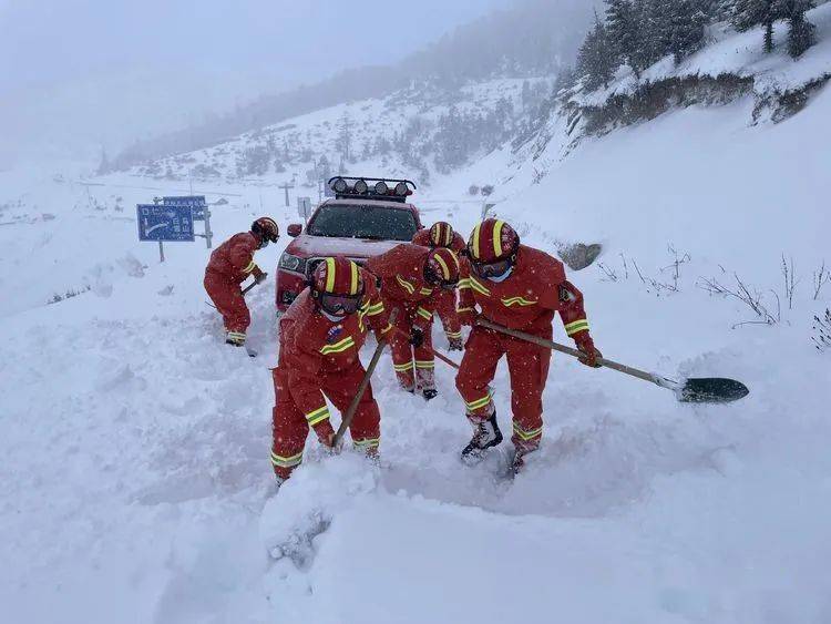 德钦消防雪山救援再出击