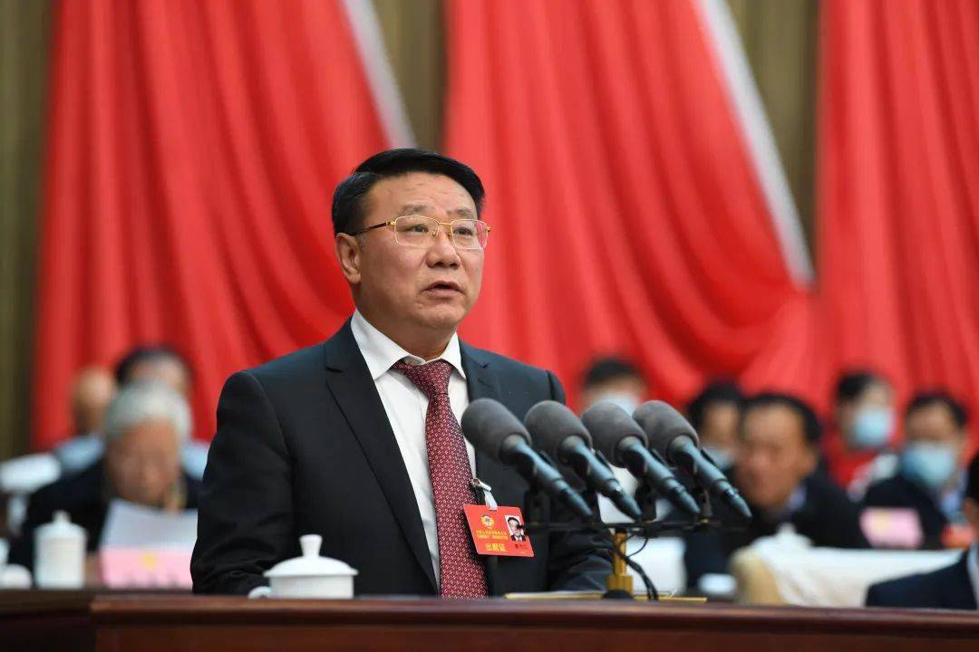 雷元江在作提案工作情况的报告时说,省政协十二届四次会议以来,省政协