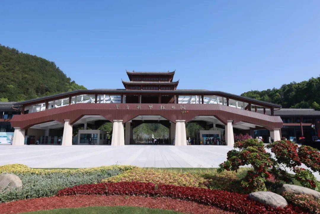 转发扩散为咱莲都打call一起跨越最美山城