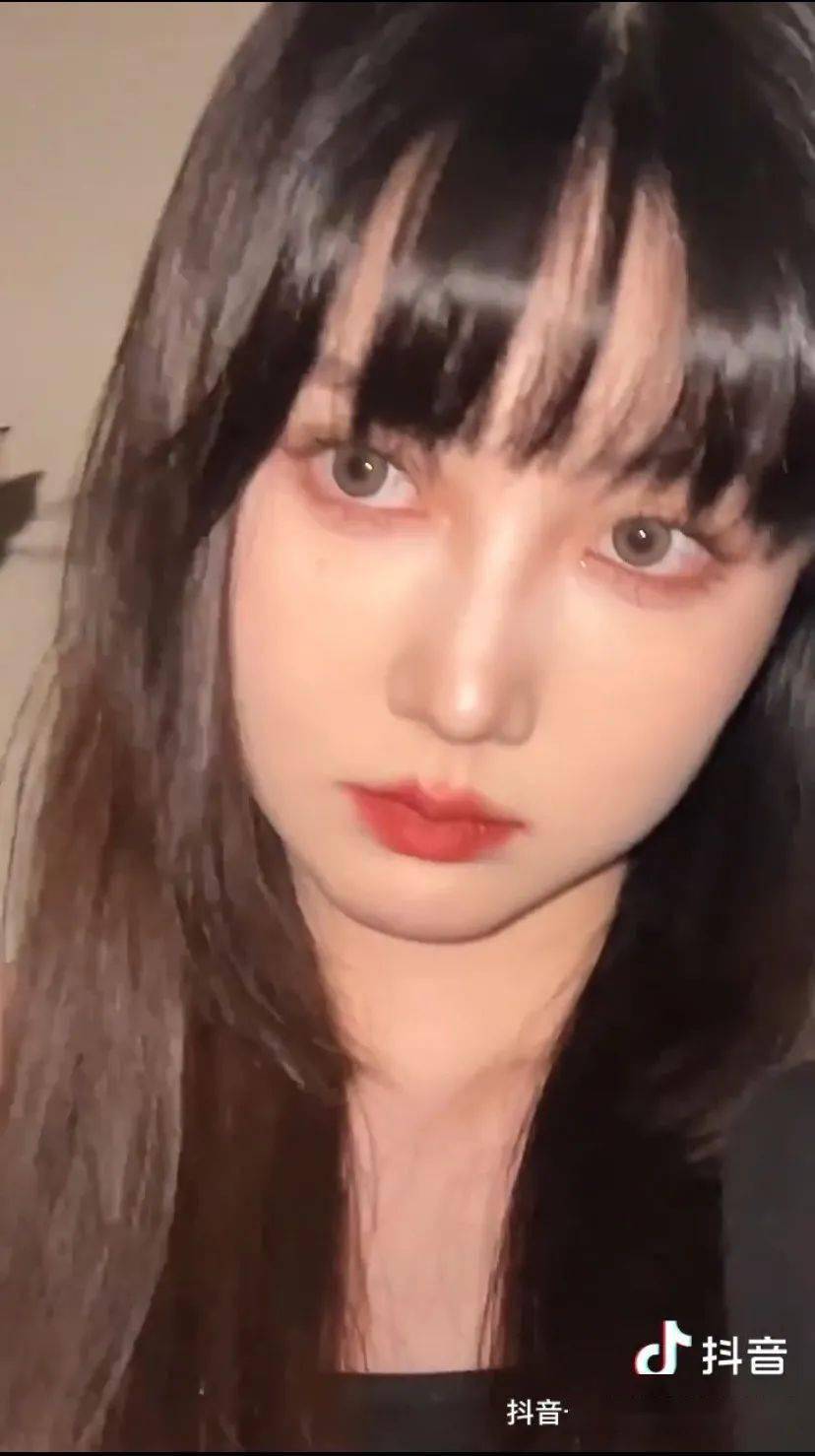 现实美妆博主回归现实，「换头术」到底是真是假？