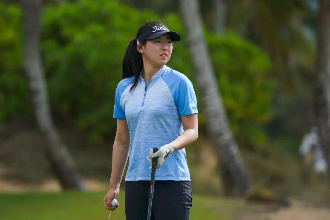 张丽华杨洋夏雨苏文露王芷萱潘洁红纪钰爱顾子玥球场上的自己专注