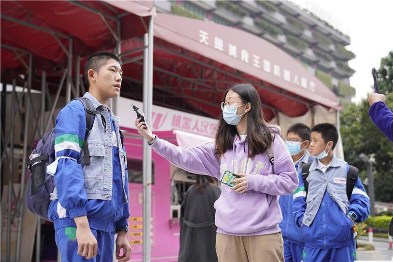 探秘建筑机器人、机器人大厨！南都小记者感受“中国智造”