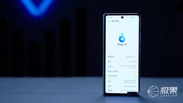 荣耀入局折叠屏，旗舰配置、体验升级，重度上手告诉你啥叫“一部到位”（附视频）