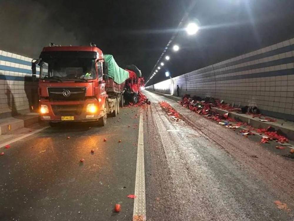 老司机开车为什么不走左侧道 cf979c29b6594c9ca0c5562a1eb27144.jpeg