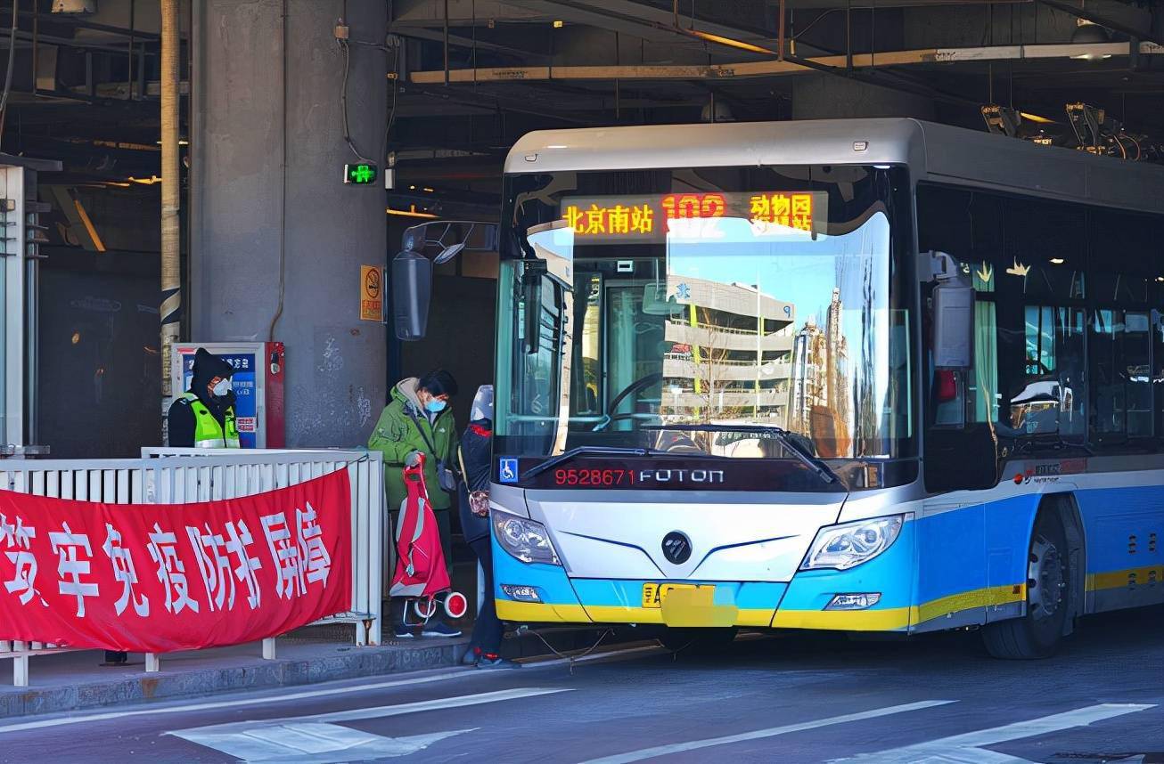 北京16條途經火車站夜班公交線路加密發車間隔