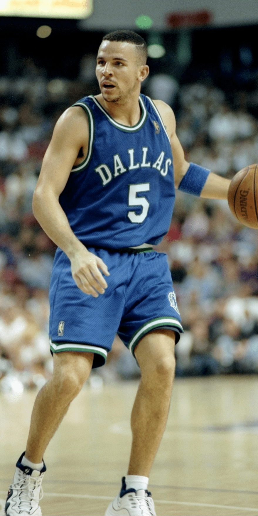 1997年,nike为基德推出了这款 zoom flight v,有意思的是,nike并没有