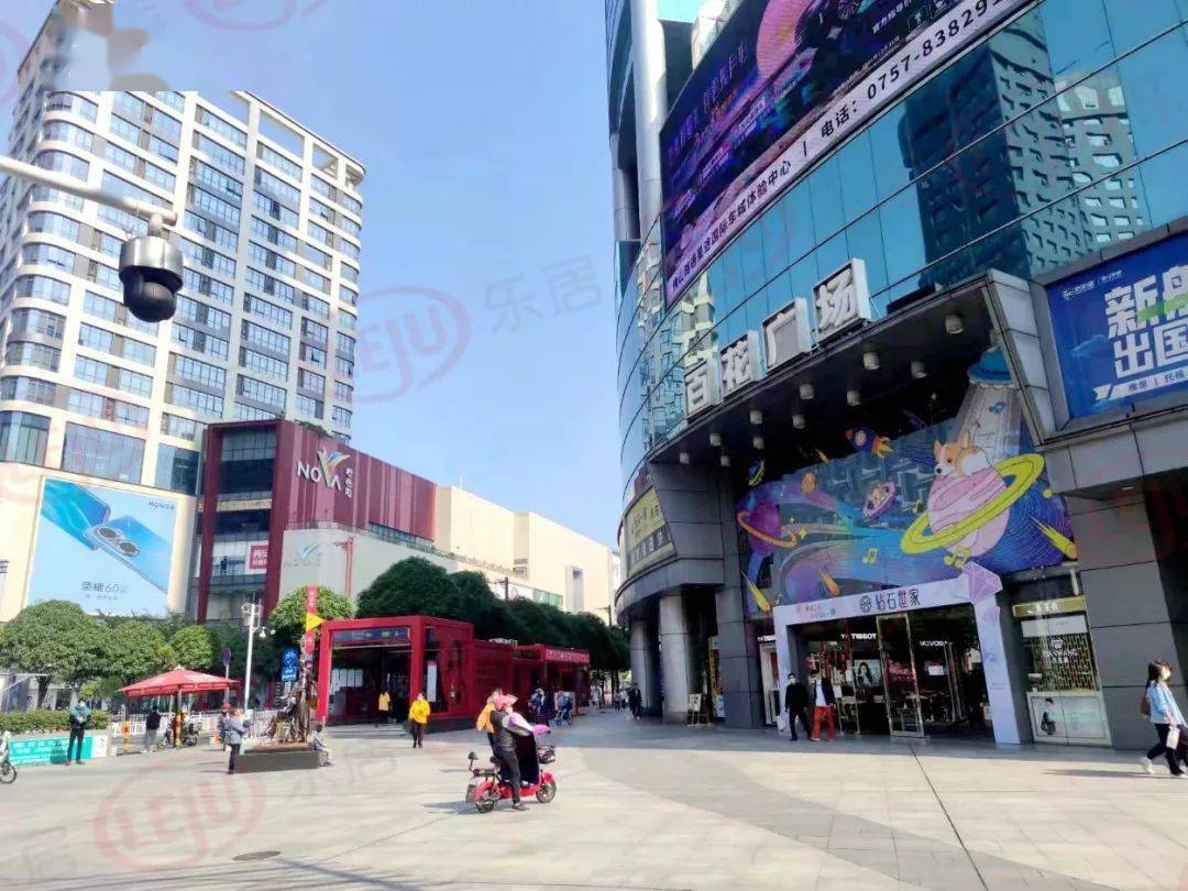 6969除此以外,岭南天地广场距离地铁站约300米,也是游玩的不错