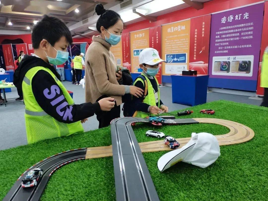 广州青少年科技馆喜迎越秀区候鸟儿童冬令营参观团