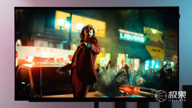 创维S82深度评测：专业调色师都“挑不出刺”的屏幕，怎么盘出不一样的美感？