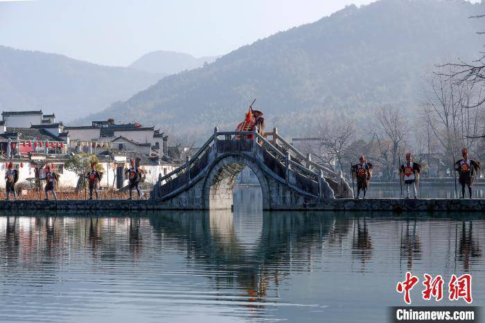 游客|安徽黄山：非遗民俗闹宏村