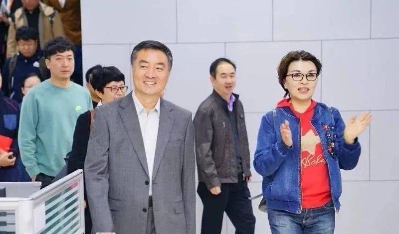 李瑞英爬藤体书法引争议线条绵软羸弱网友字反其人