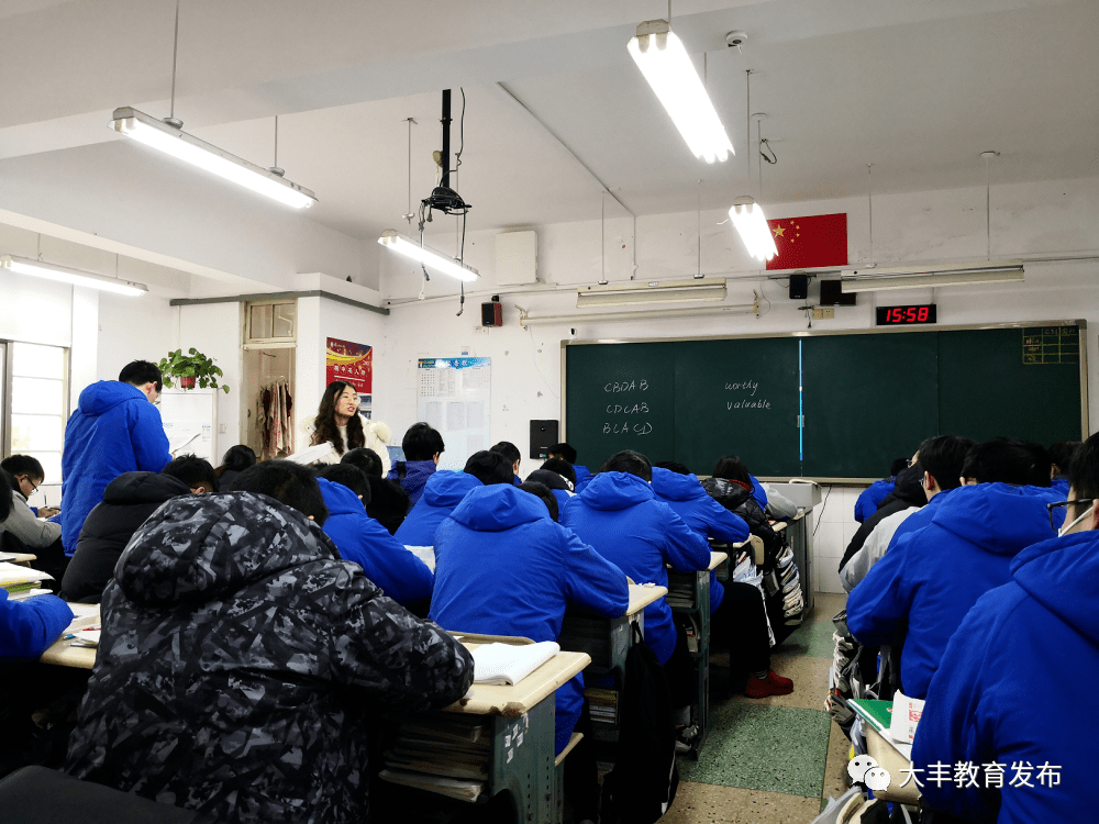 大丰高级中学校服图片