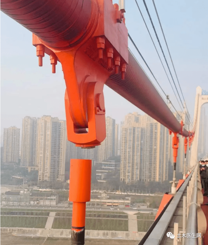 突发重庆鹅公岩轨道桥短吊杆断裂