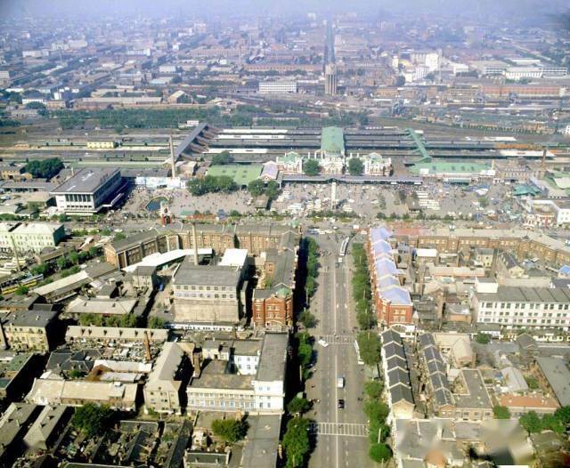 是当时全国最大的售票处上世纪70年代的沈阳站1960年代中期,沈阳市民
