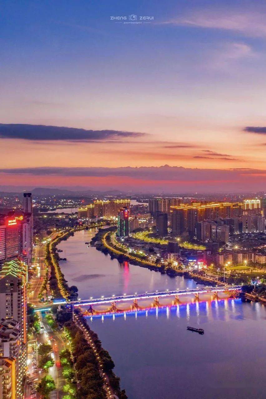 尽管它是潮汕面积最大,人口最多的城市,坐拥潮汕三市唯一机场,拥揽最