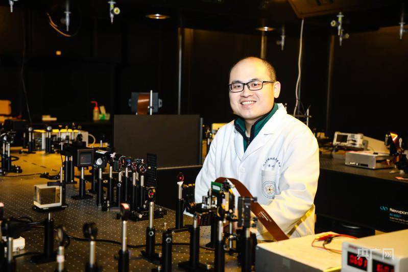 全球首块纳米三维立体屏点亮！上理工光子芯片研究院成果登上《科学》正刊