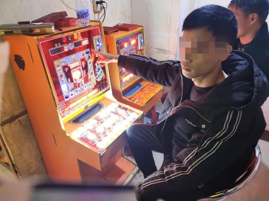 德保警方查处一起老虎机赌博案抓获涉赌人员4人_搜狐网