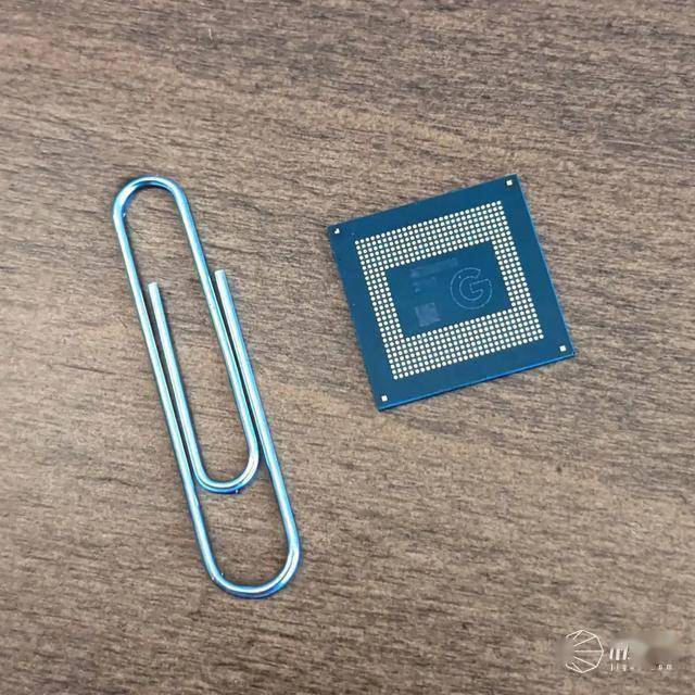 谷歌折叠手机泄露！抄袭中国创意，相机大缩水，售价直接劝退...