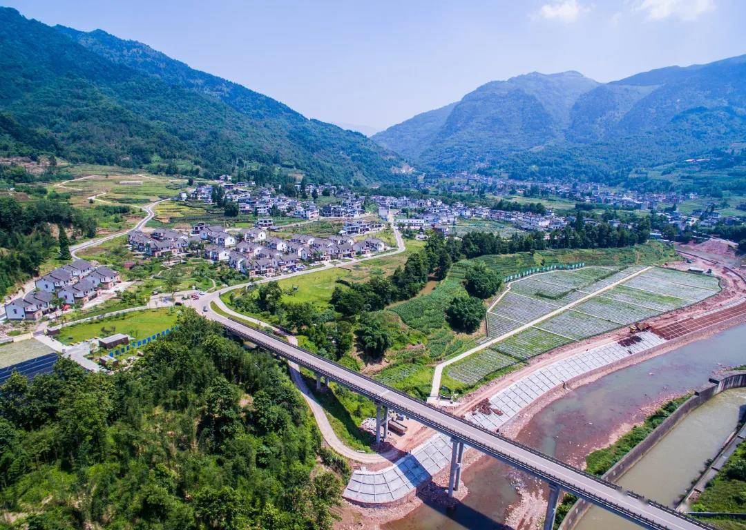 雨城区|新春走基层丨雅安市雨城区余家村：一座大桥、一个产业、一项整治，打造了一个省级文明村