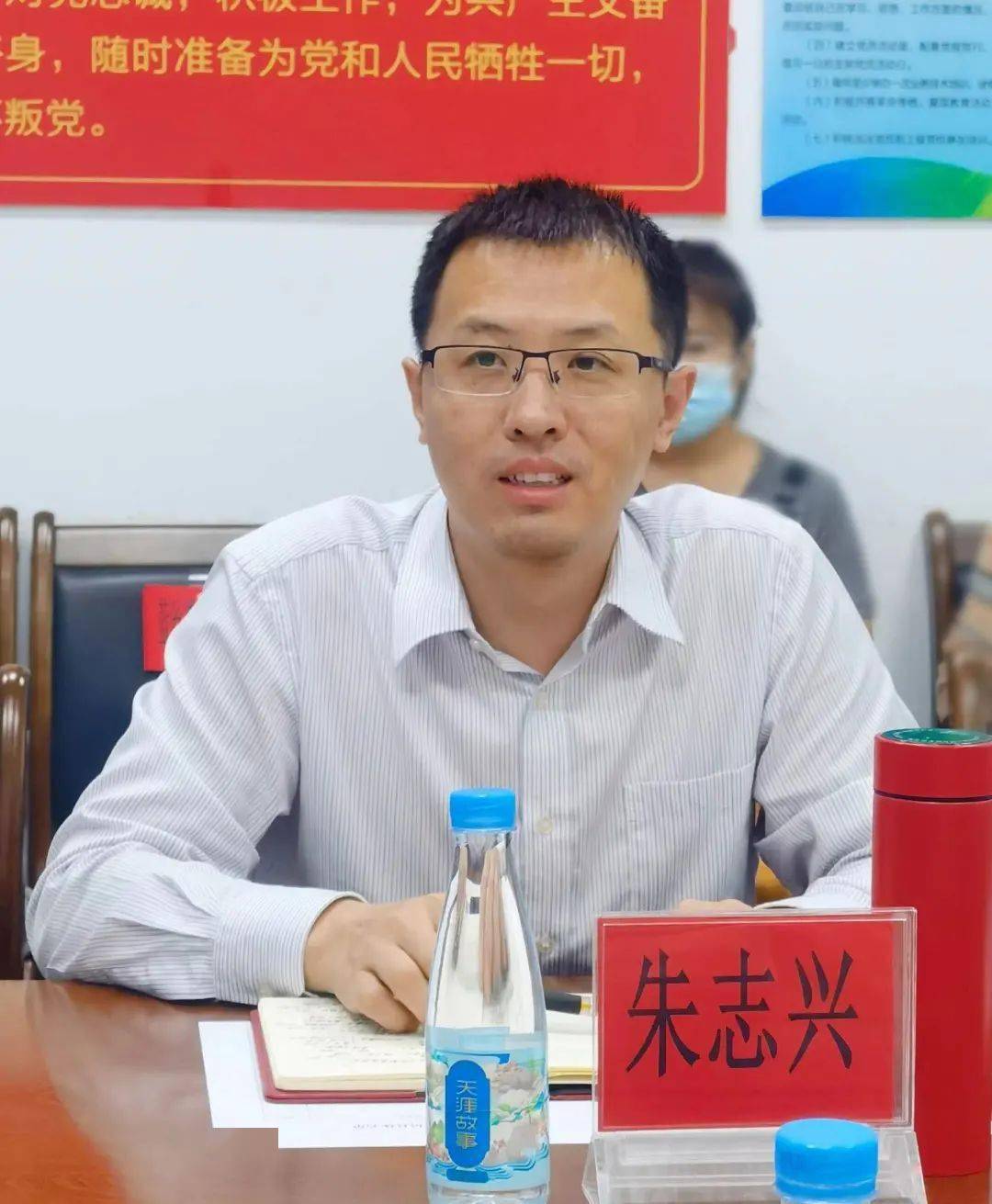 参加此次座谈会的人员有团市委书记朱志兴,副书记邢贞达,各学