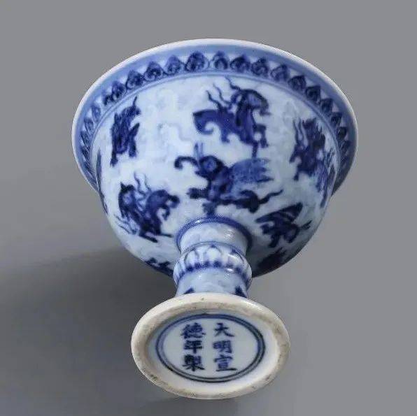 染付盃 宣德年製 青花小杯 中國古美術 A rare miniature blue and white stem cup, Mark and period of