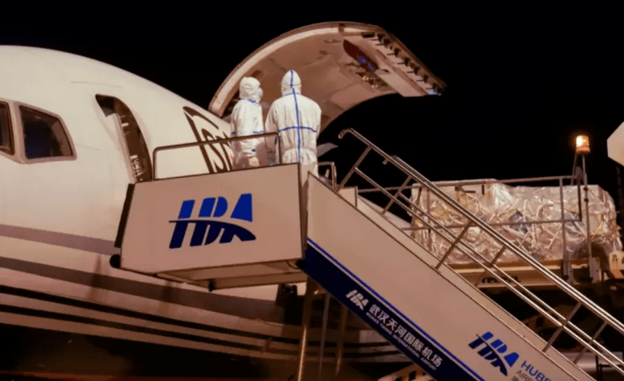 人在囧途女子在回老家高铁上接通知落地隔离77酒店费用每天300