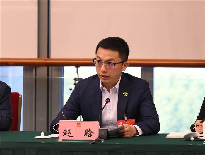 省政协委员,云海肴餐饮管理有限公司董事长赵晗就如何让云南味道走向