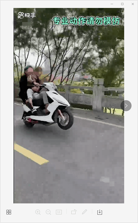 北流小吴仔的男子开着改装电动自行车鬼一飙车炫技