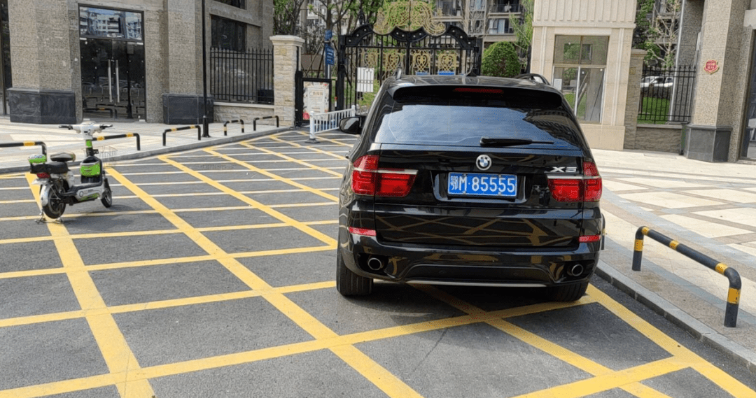 恒大常青花园六小区鄂a29902武昌区珞狮北路街道口荣泰小区鄂aqe015武