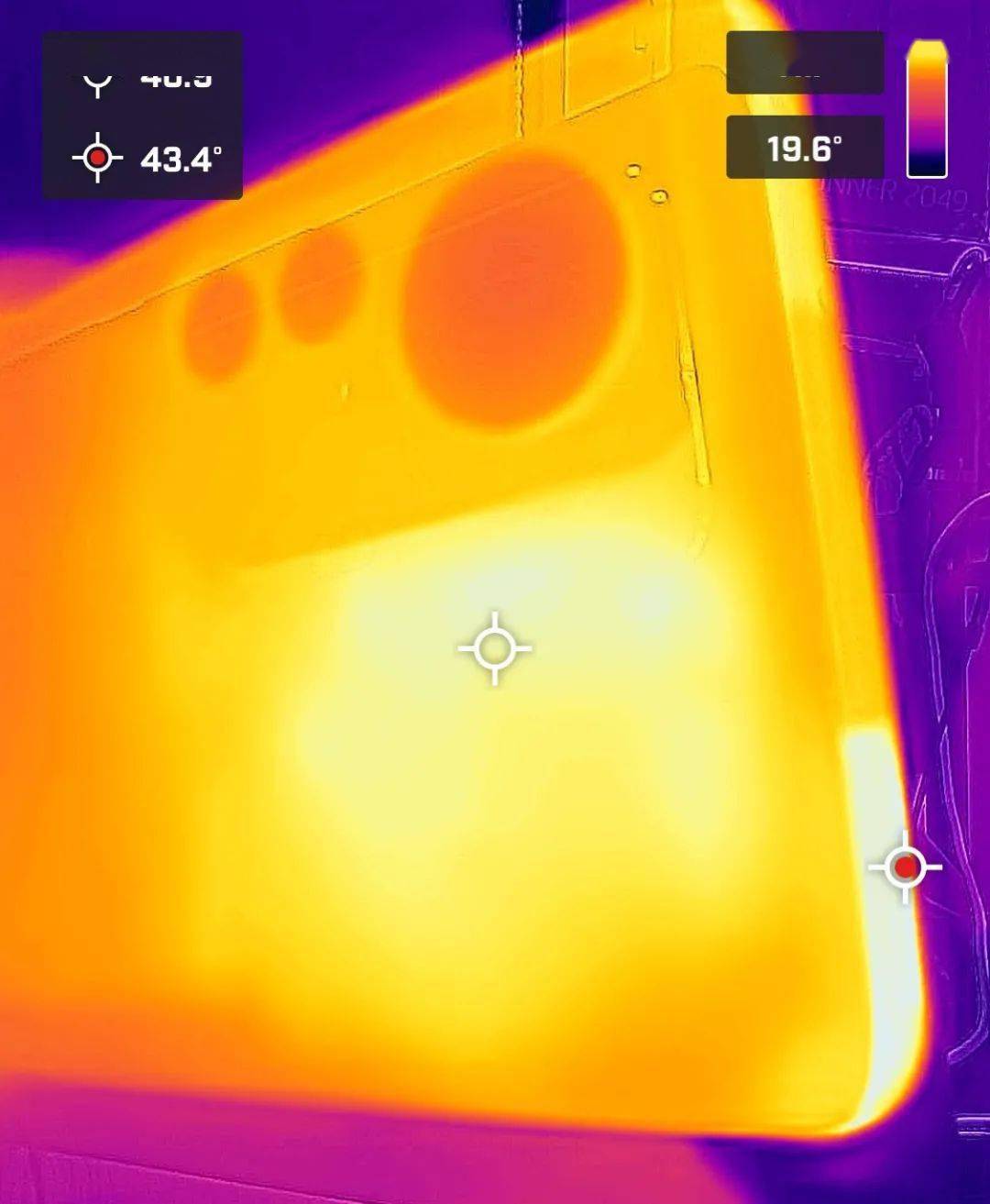 散热背夹能让骁龙8变得多强？我用3台手机试了试。