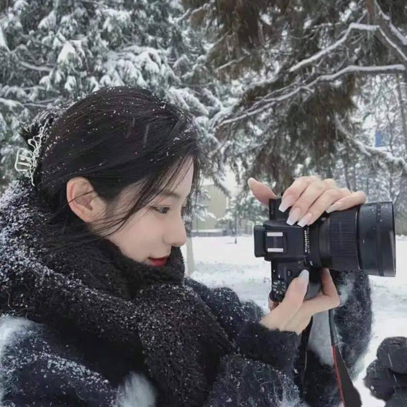 微信头像手上飘雪花图片