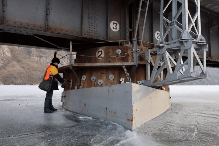 40多年打冰成历史!_桥墩_冰面_工作