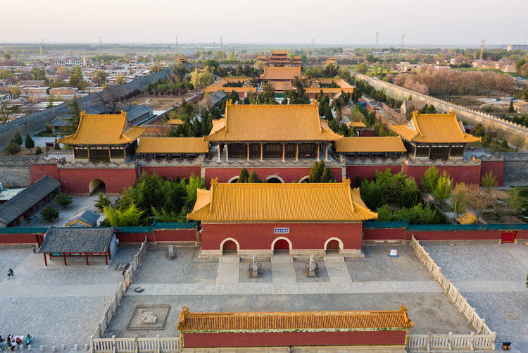 待云开疫散一起畅游西岳庙