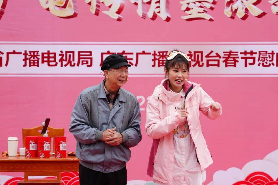 省广播电视局与广东广播电视台送文化下乡到罗坑深受群众欢迎