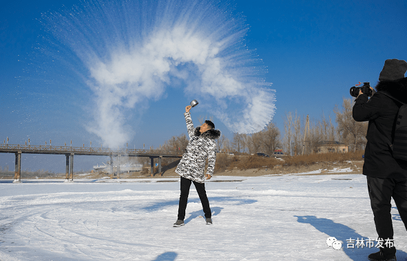 玩冰戏雪迎冬奥品享民俗贺新春