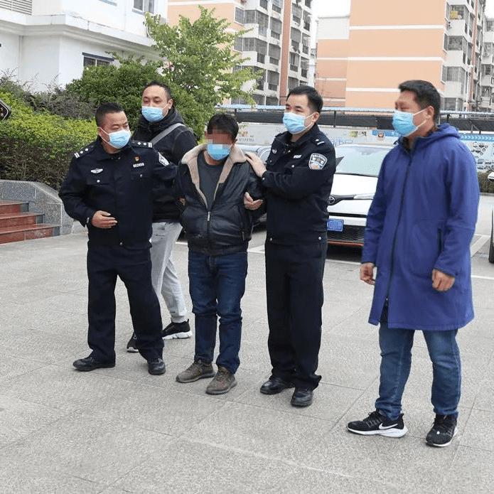 抢劫杀害摩的司机潜逃18年，蒙山警方将犯罪嫌疑人抓获归案张某春调查电话 