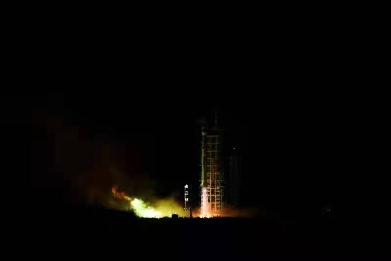 我国首颗L波段多极化多通道SAR卫星陆地探测一号01组A星成功发射