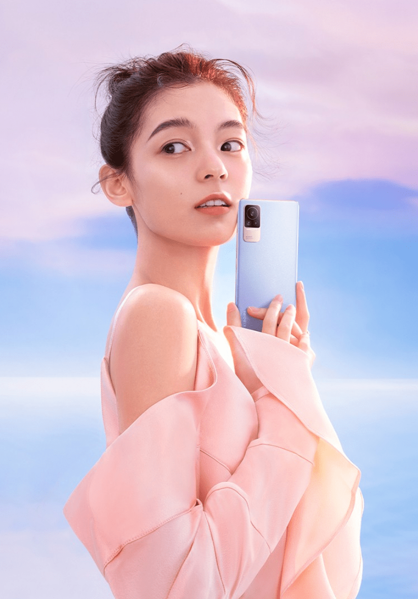 小米发布 Civi 手机冬季限定周边礼盒：含纯白毛绒手机壳、挂链等