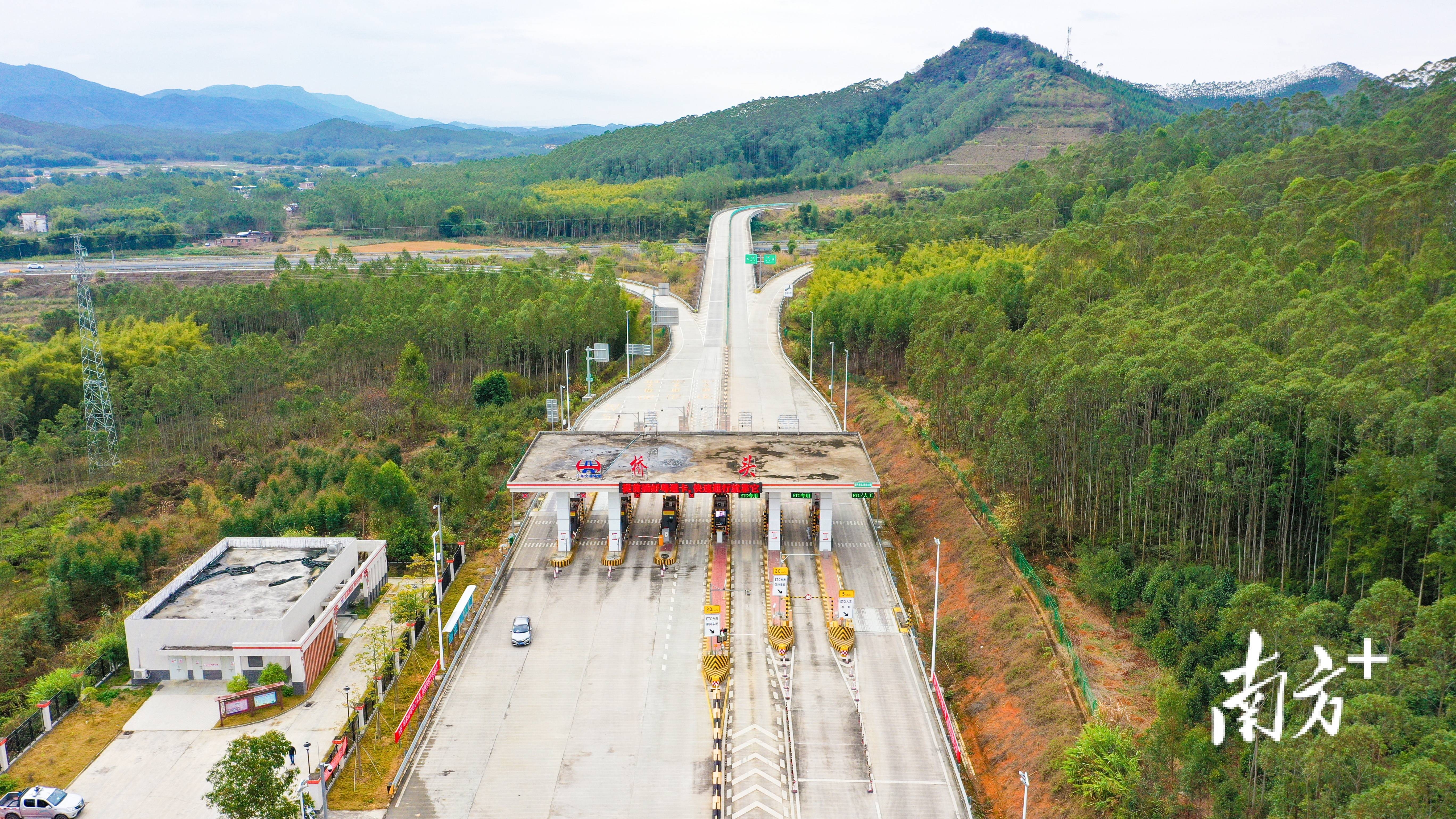 雙向四車道汕昆高速橋頭互通連接線改擴建工程建成通車