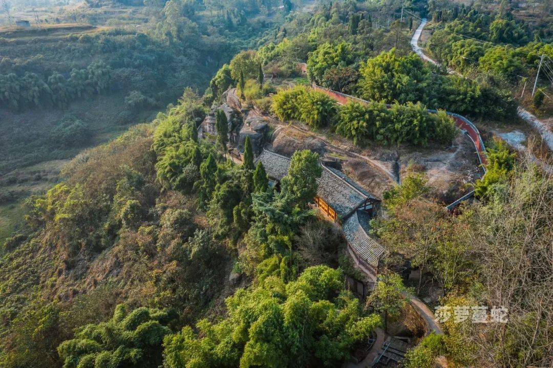 莎萝蔓蛇石篆山摩崖造像航拍