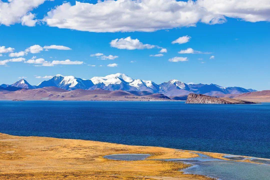 光与影普莫雍错湖让人沉醉的蓝如梦似幻