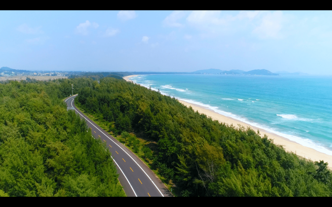 万宁市滨海旅游公路被誉为"会讲故事的"旅游公路,是海南省环岛旅游