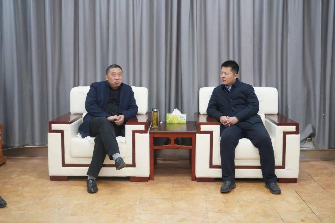 王主任一行听取了军屯乡秋冬季大气污染防治,烟花爆竹禁燃禁放等当前
