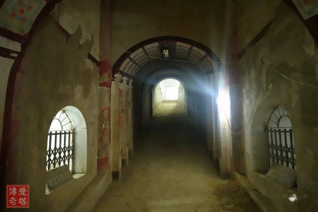 原作已揭取保存【地宫】【墓前的山峰像是两座天然的阙楼】【长乐公主