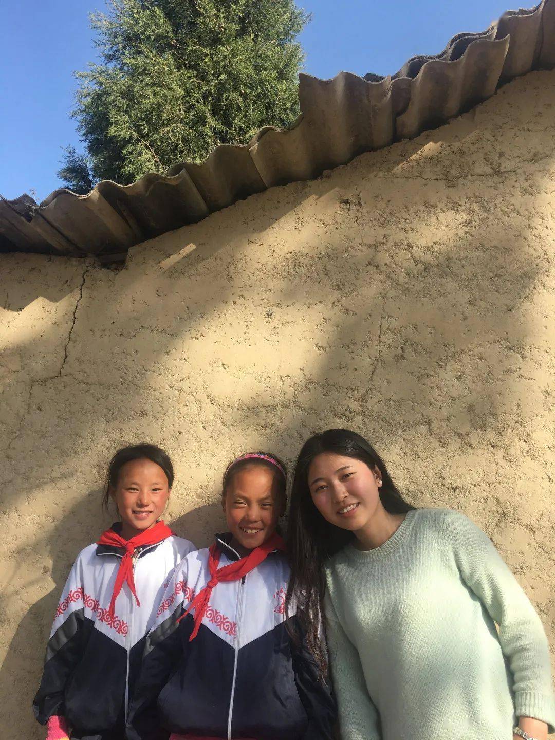 后,金梦依和另外两个女生被分配到了西昌市昭觉县哈甘乡的哈甘基点校